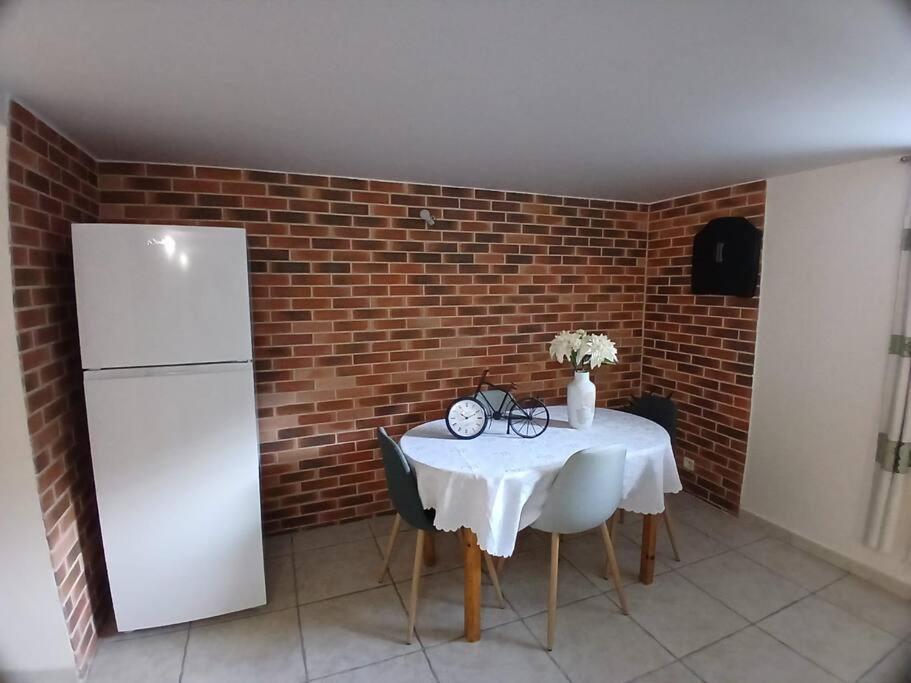 Apartament Hebergement Senlis Senlis  Zewnętrze zdjęcie